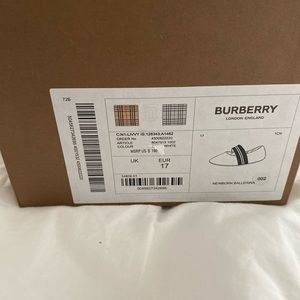 Never worn Burberry Ballerina slippers